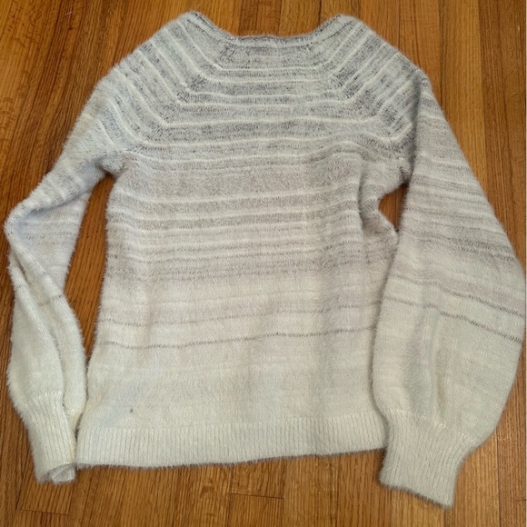 Abercrombie & Fitch Women's White & Gray Fuzzy Sweater Size S (j6) - Picture 6 of 10